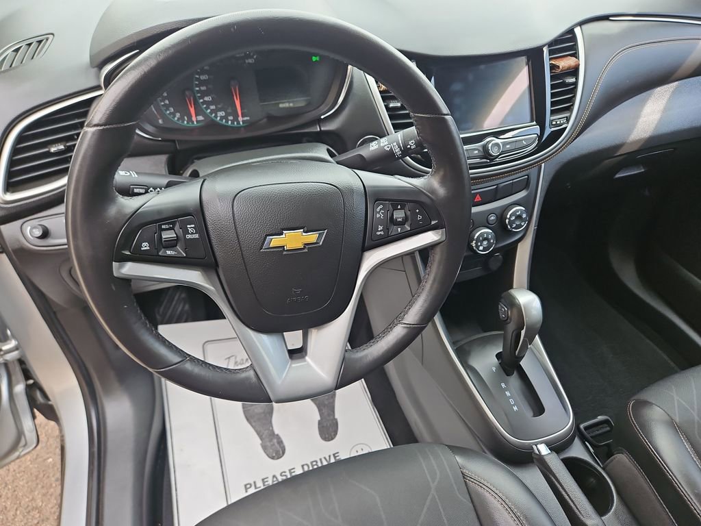 Used 2018 Chevrolet Trax LT w/ LT Convenience Package FWD image 12