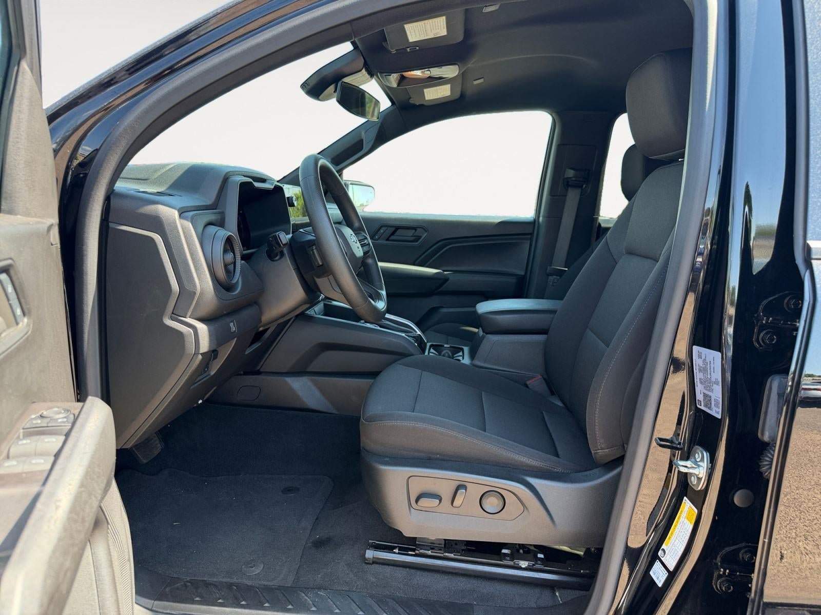 Certified 2024 Chevrolet Colorado Trail Boss w/ Technology Package AWD/4WD image 9