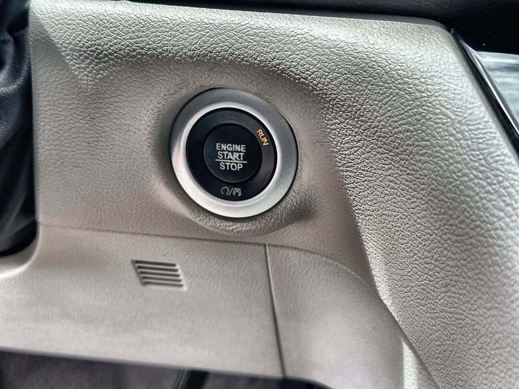 Used 2019 Chrysler Pacifica Touring-L FWD image 16
