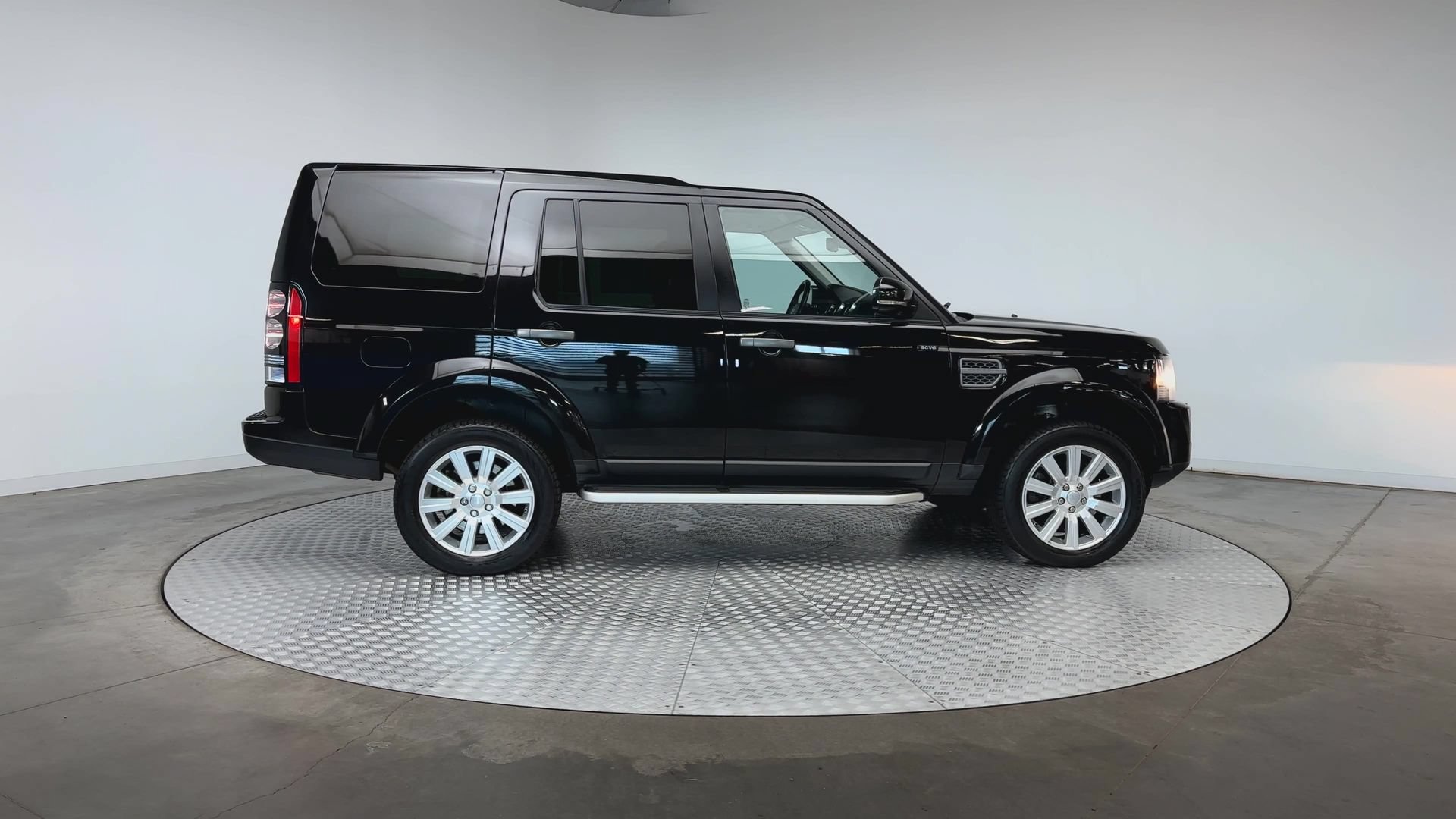 Used 2016 Land Rover LR4 AWD/4WD image 9
