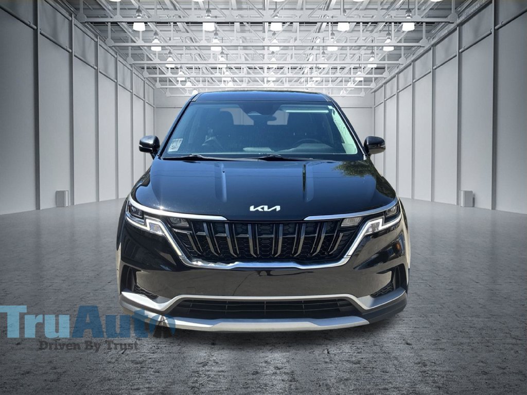 Used 2023 Kia Carnival LX FWD image 2