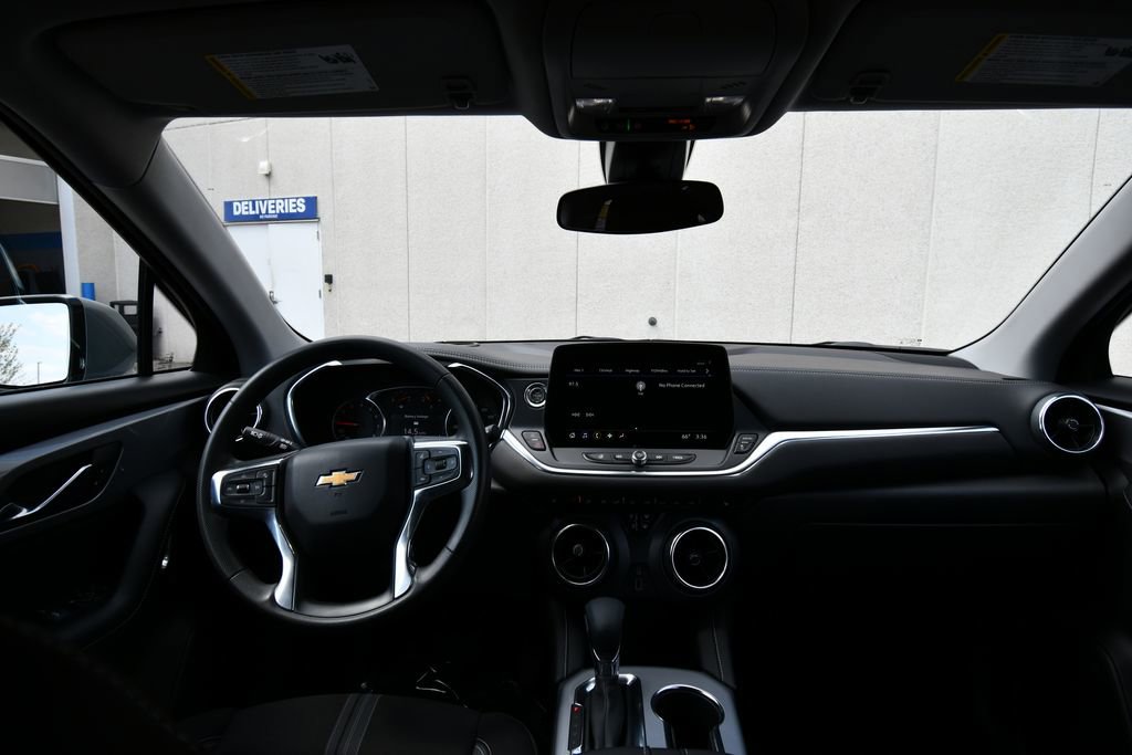 Used 2025 Chevrolet Blazer LT AWD/4WD image 3