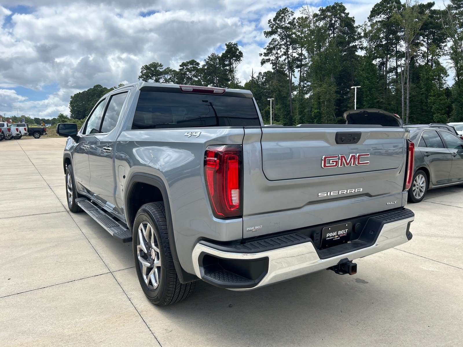 Used 2025 GMC Sierra 1500 SLT w/ SLT Premium Package AWD/4WD image 4