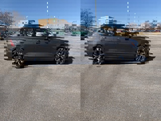 Used 2025 Volvo S60 B5 Core image 7