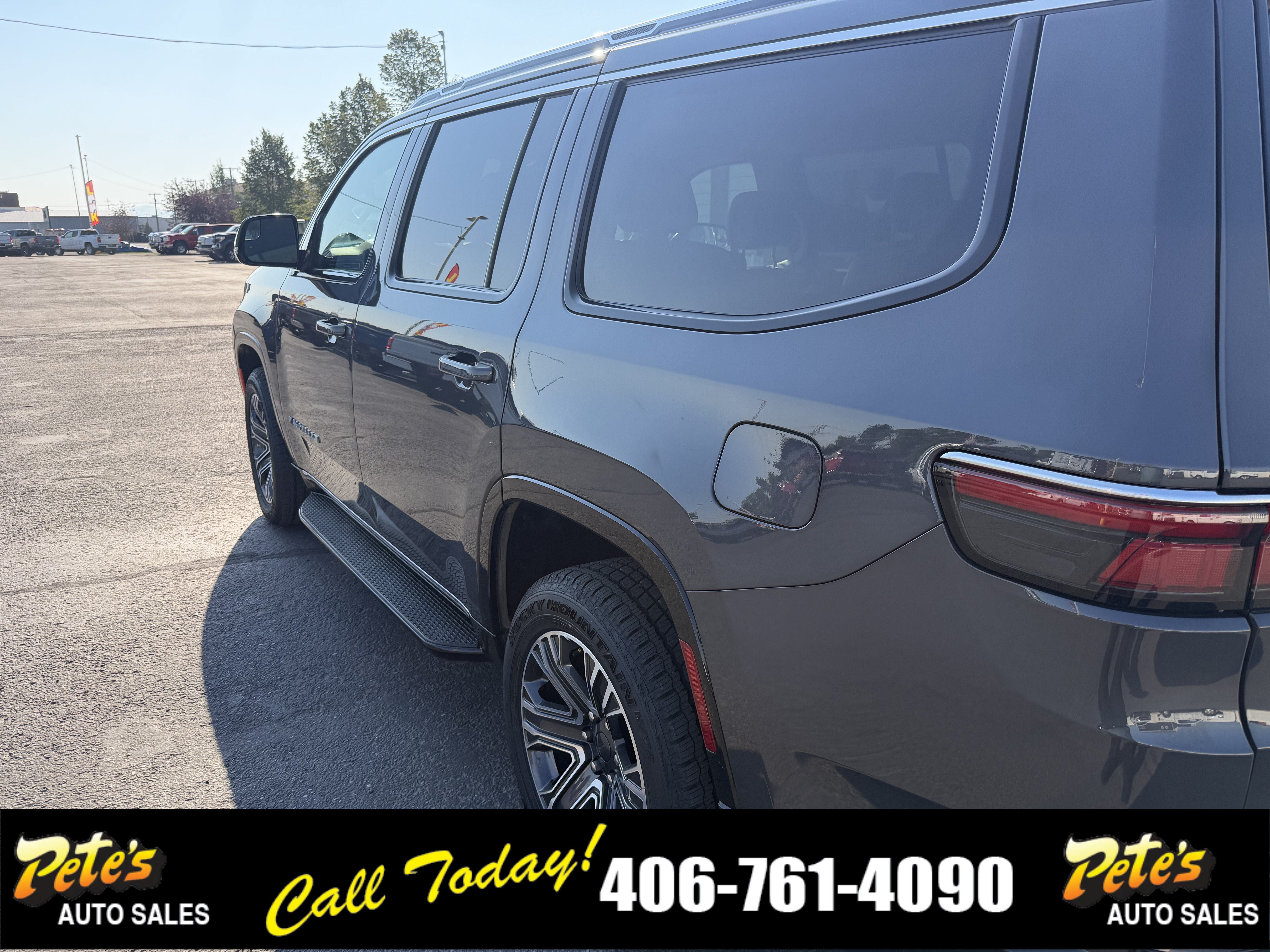 Used 2022 Jeep Wagoneer Series III w/ Flexible Seating Group AWD/4WD image 10