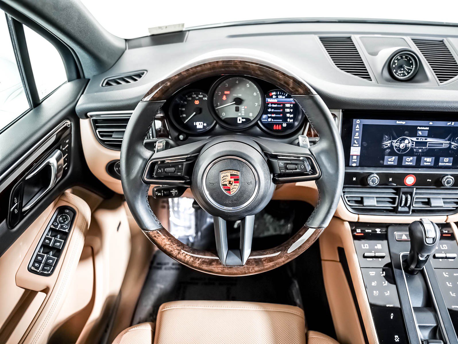 Certified 2025 Porsche Macan S AWD/4WD image 16
