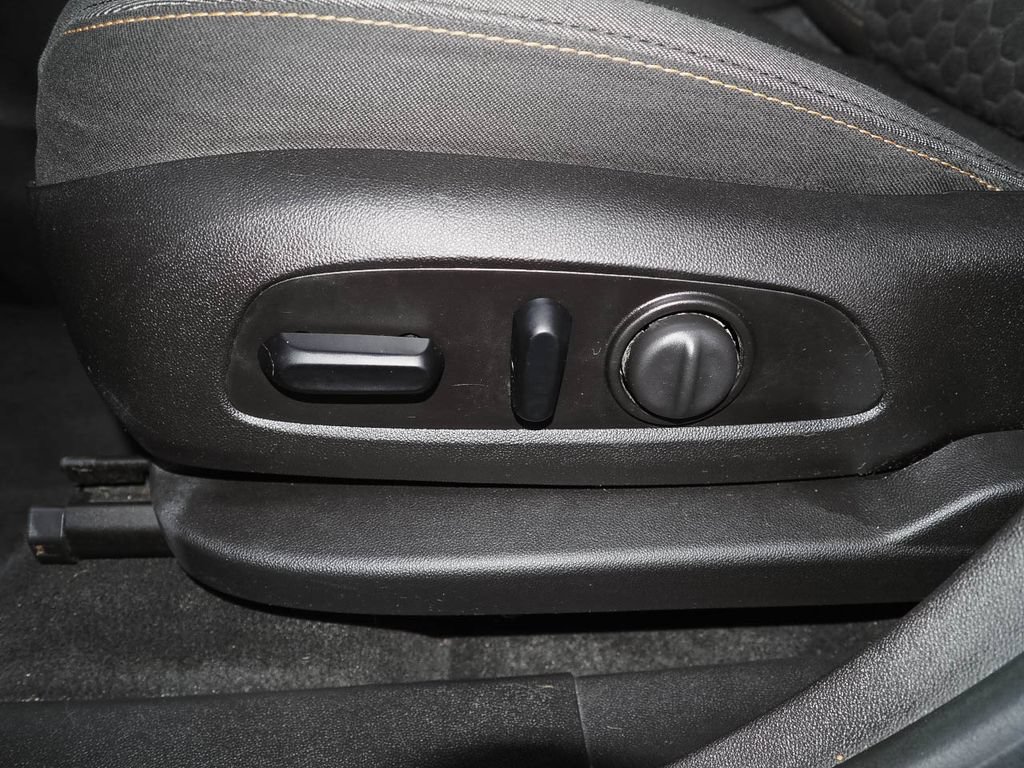 Certified 2018 Chevrolet Equinox LT FWD image 24