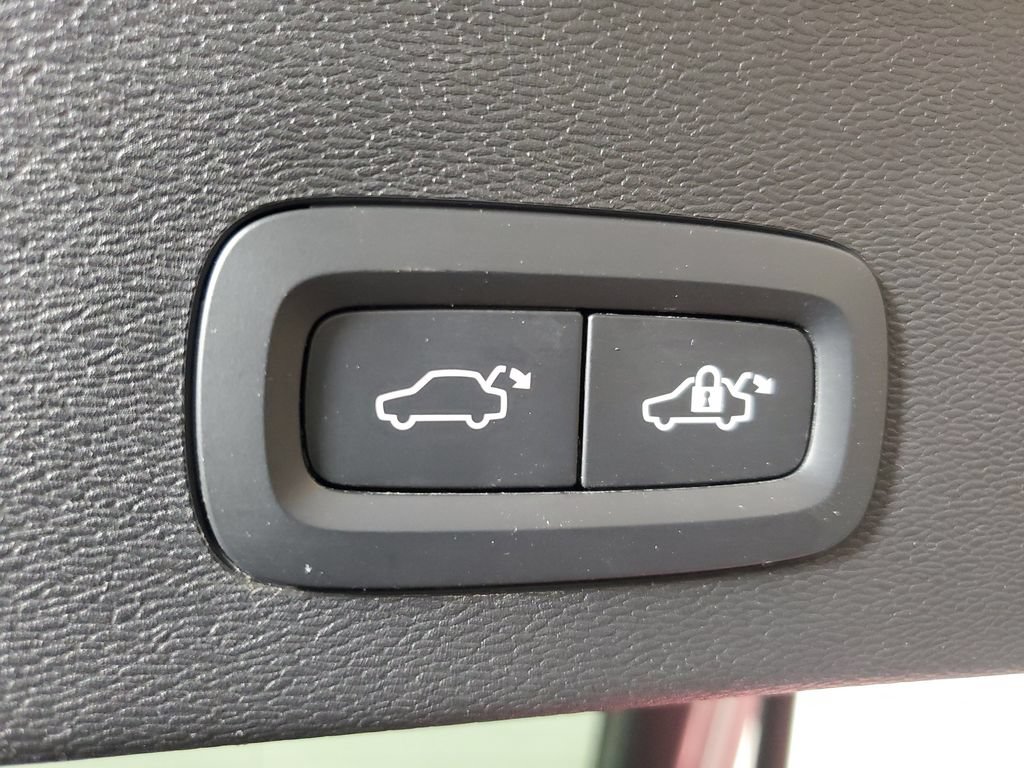 Certified 2024 Volvo C40 P8 Recharge Ultimate w/ Protection Package Premier RWD image 12