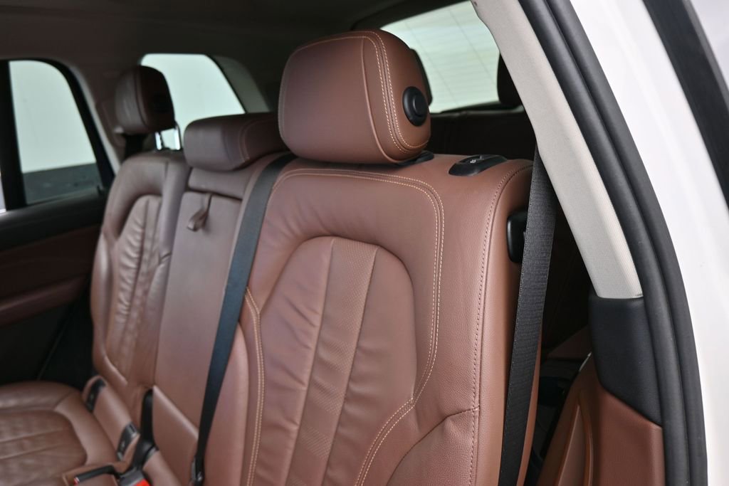 Used 2020 BMW X7 xDrive40i w/ Premium Package AWD/4WD image 36