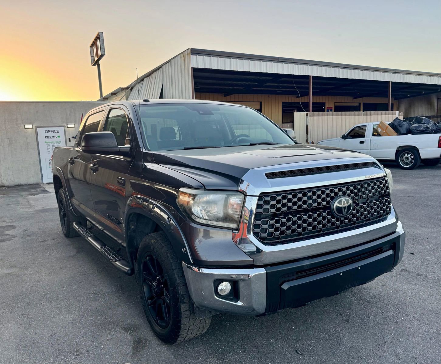 Used 2019 Toyota Tundra SR5 w/ SR5 Upgrade Package AWD/4WD image 14