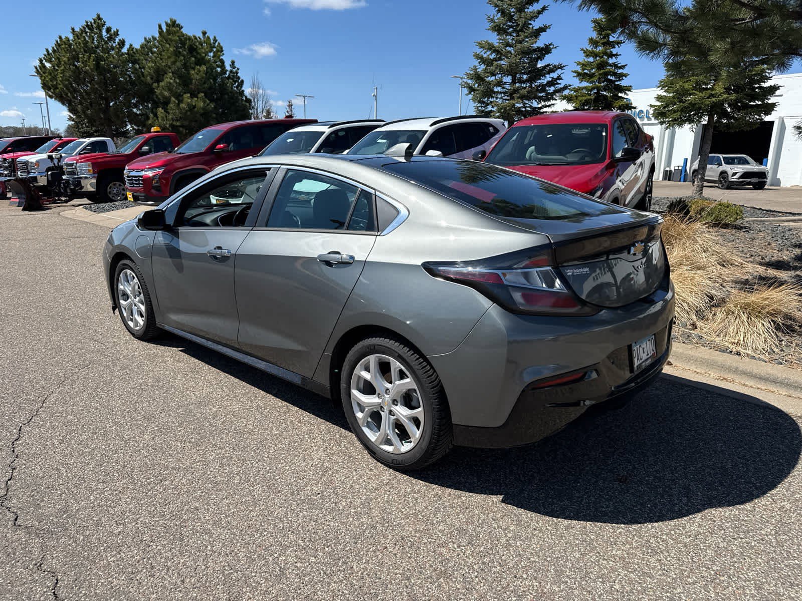 Used 2017 Chevrolet Volt Premier w/ Driver Confidence II Package FWD image 5