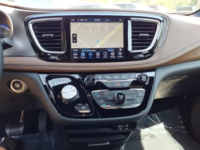 Used 2020 Chrysler Pacifica Limited w/ Advanced Safetytec Group FWD image 15