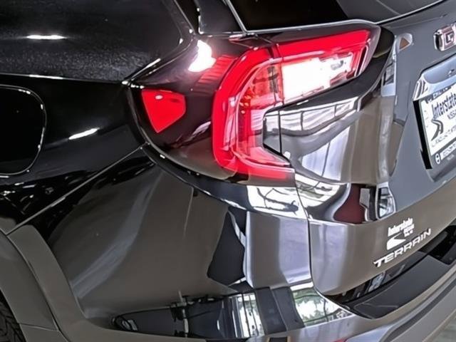 Used 2022 GMC Terrain SLE w/ Driver Convenience Package AWD/4WD image 10