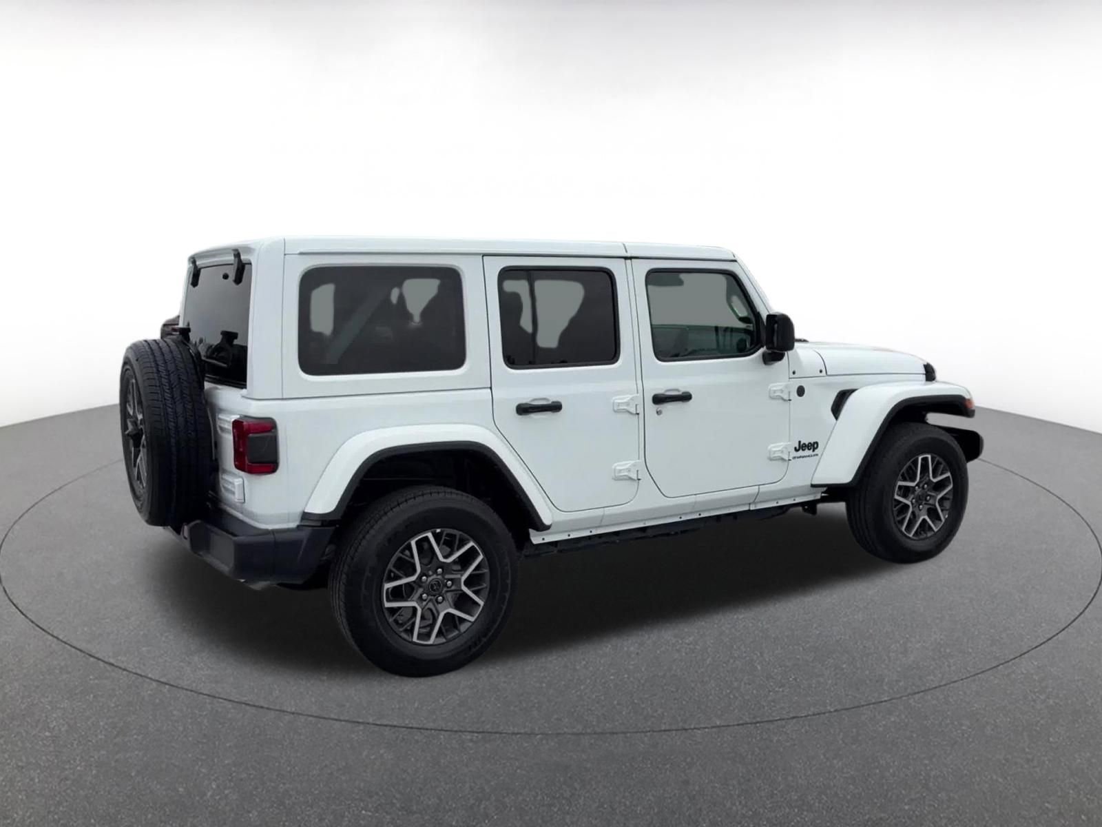 Used 2025 Jeep Wrangler Sahara image 15