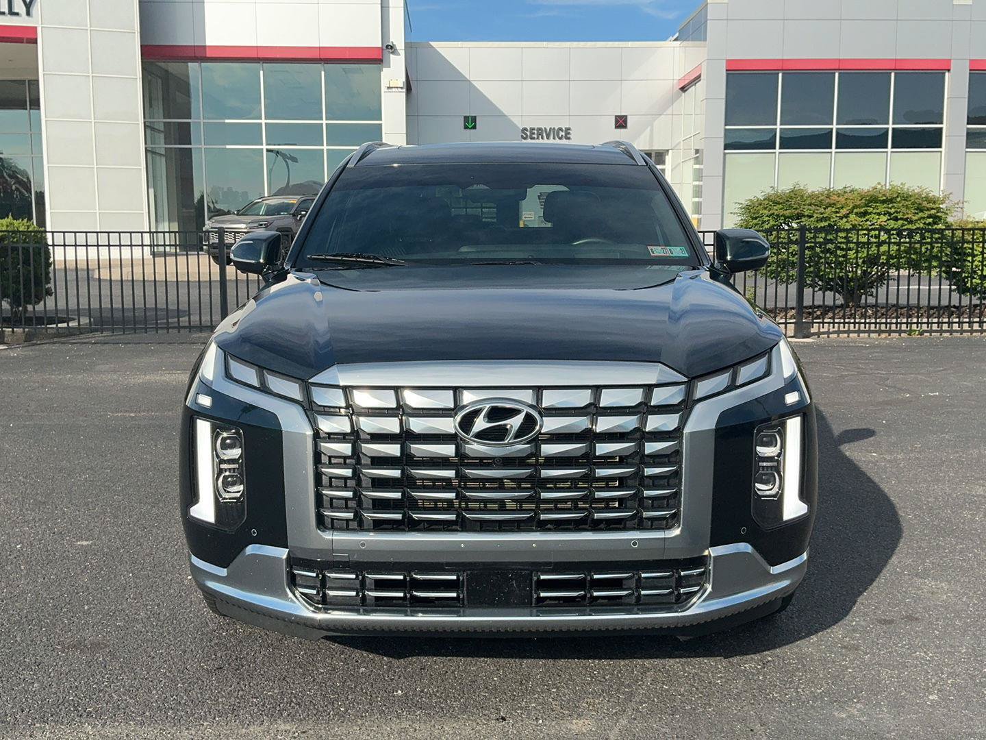 Used 2023 Hyundai Palisade Calligraphy AWD/4WD image 2