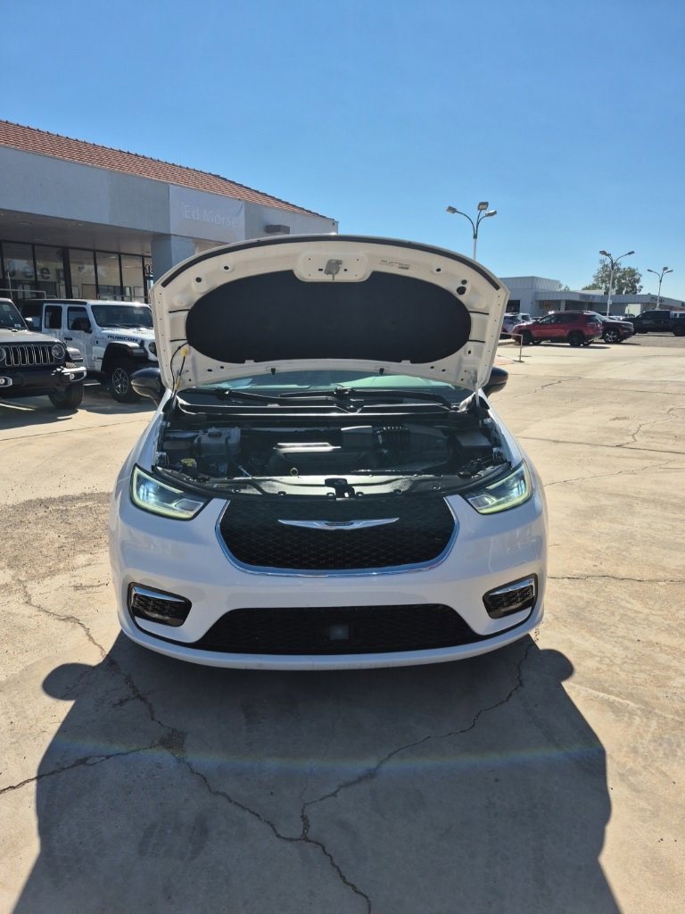 Certified 2024 Chrysler Pacifica Touring-L image 65