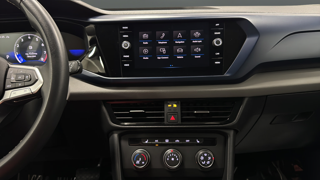 Used 2022 Volkswagen Taos SE w/ Panoramic Sunroof Package FWD image 13