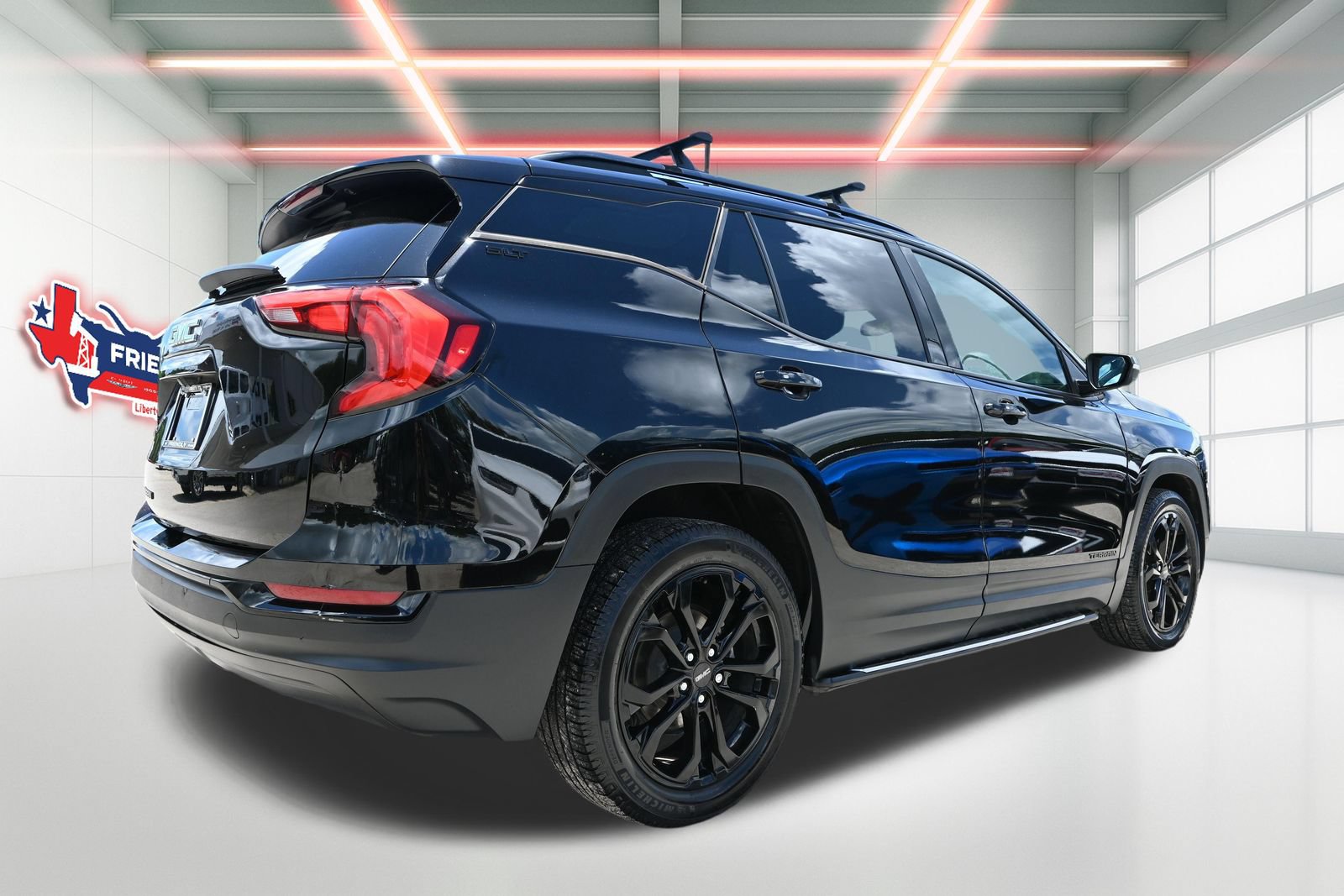 Used 2021 GMC Terrain SLT w/ LPO, 'HIT The Road' Package FWD image 3
