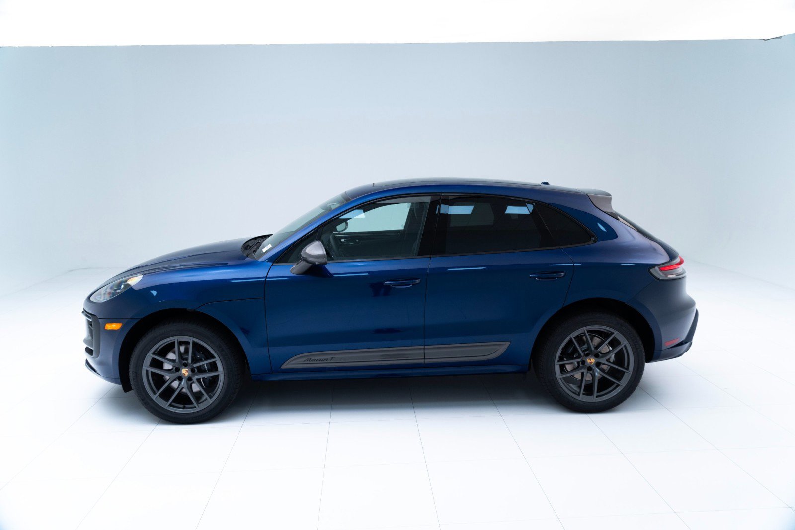 New 2025 Porsche Macan Turbo image 2