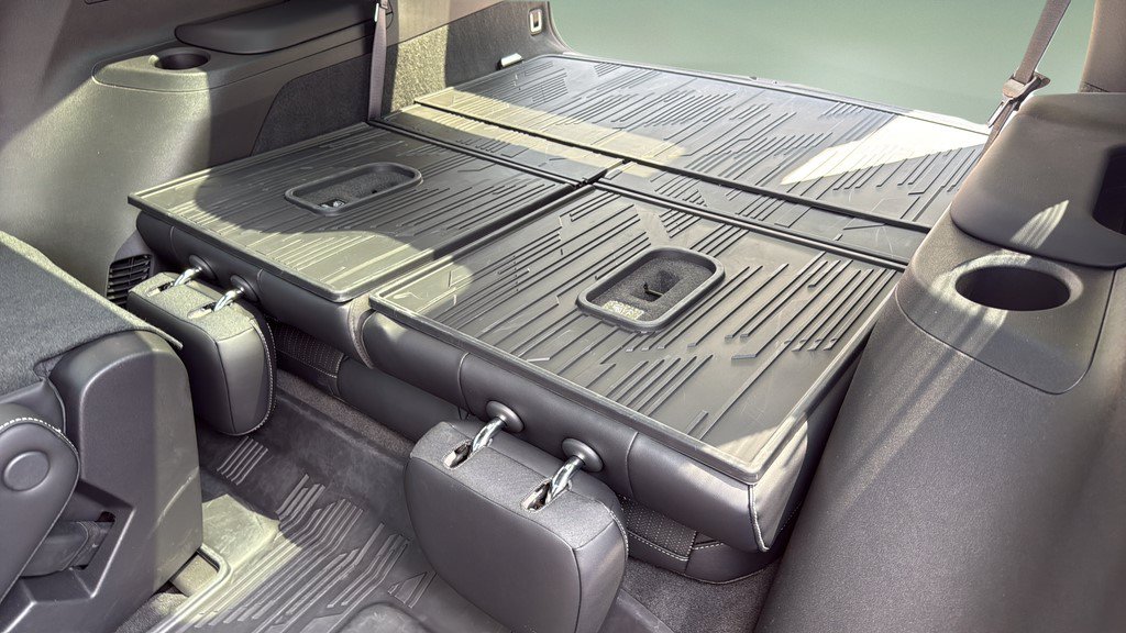 Certified 2026 Cadillac Vistiq Sport w/ LPO, Floor Liner Package AWD/4WD image 28