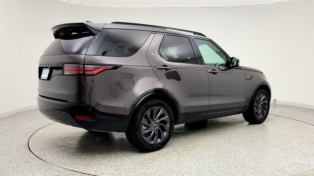 Used 2024 Land Rover Discovery Dynamic SE image 5