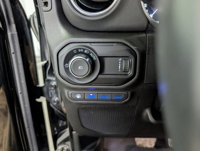 Used 2023 Jeep Wrangler Unlimited Sahara w/ Cold Weather Group AWD/4WD image 18
