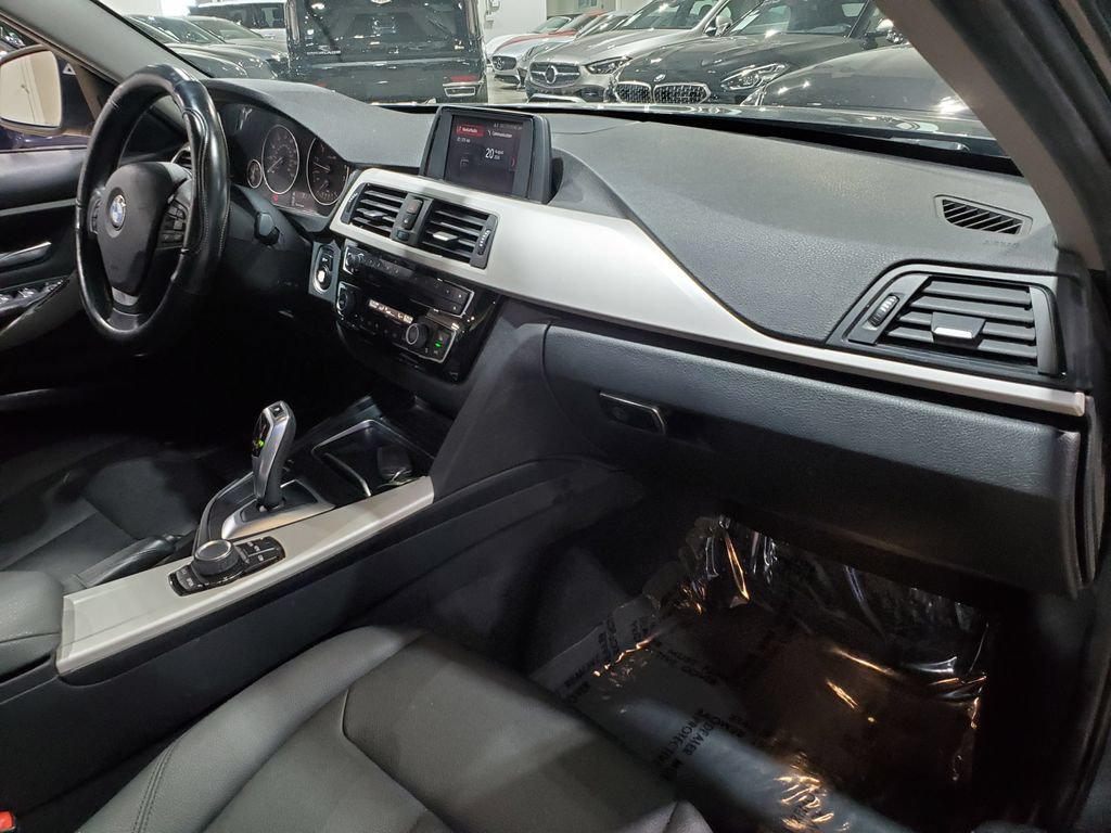 Used 2018 BMW 320i Sedan RWD image 14
