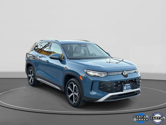 Used 2025 Volkswagen Tiguan SE w/ Panoramic Sunroof Package image 1