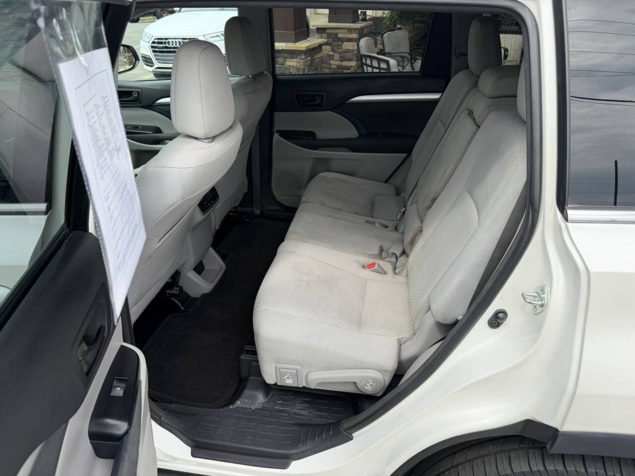 Used 2015 Toyota Highlander LE AWD/4WD image 18