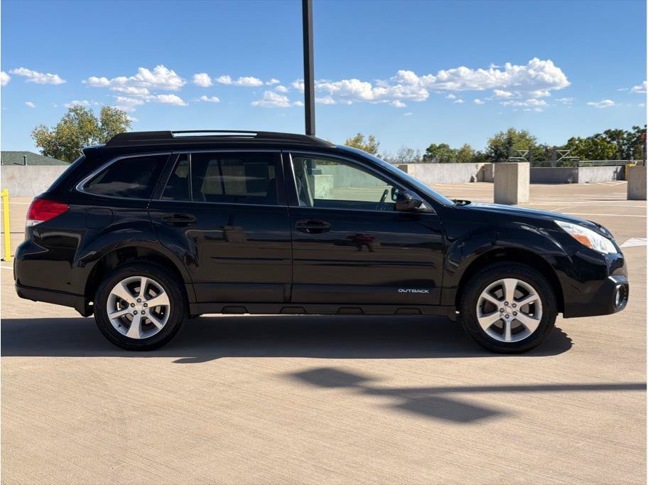 Used 2014 Subaru Outback 3.6R Limited w/ Moonroof Package AWD/4WD image 9