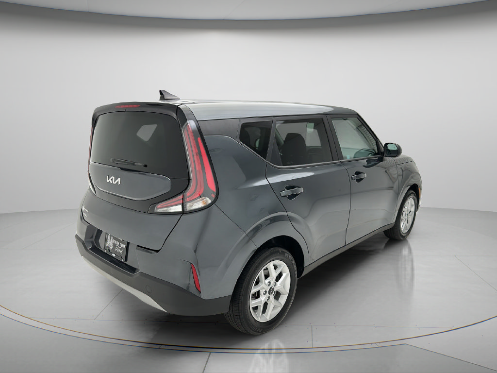Used 2025 Kia Soul LX w/ LX Technology Package FWD image 5