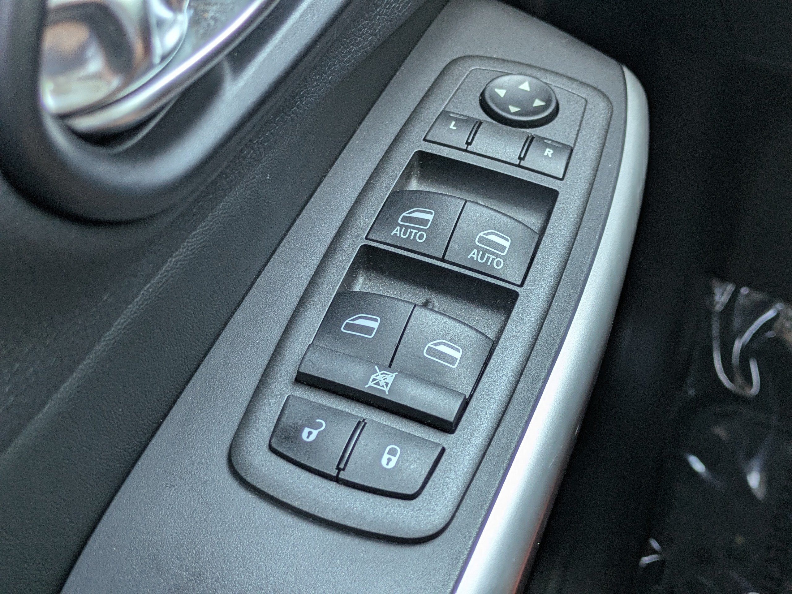 Used 2022 Jeep Cherokee Latitude w/ Sun & Sound Group AWD/4WD image 20