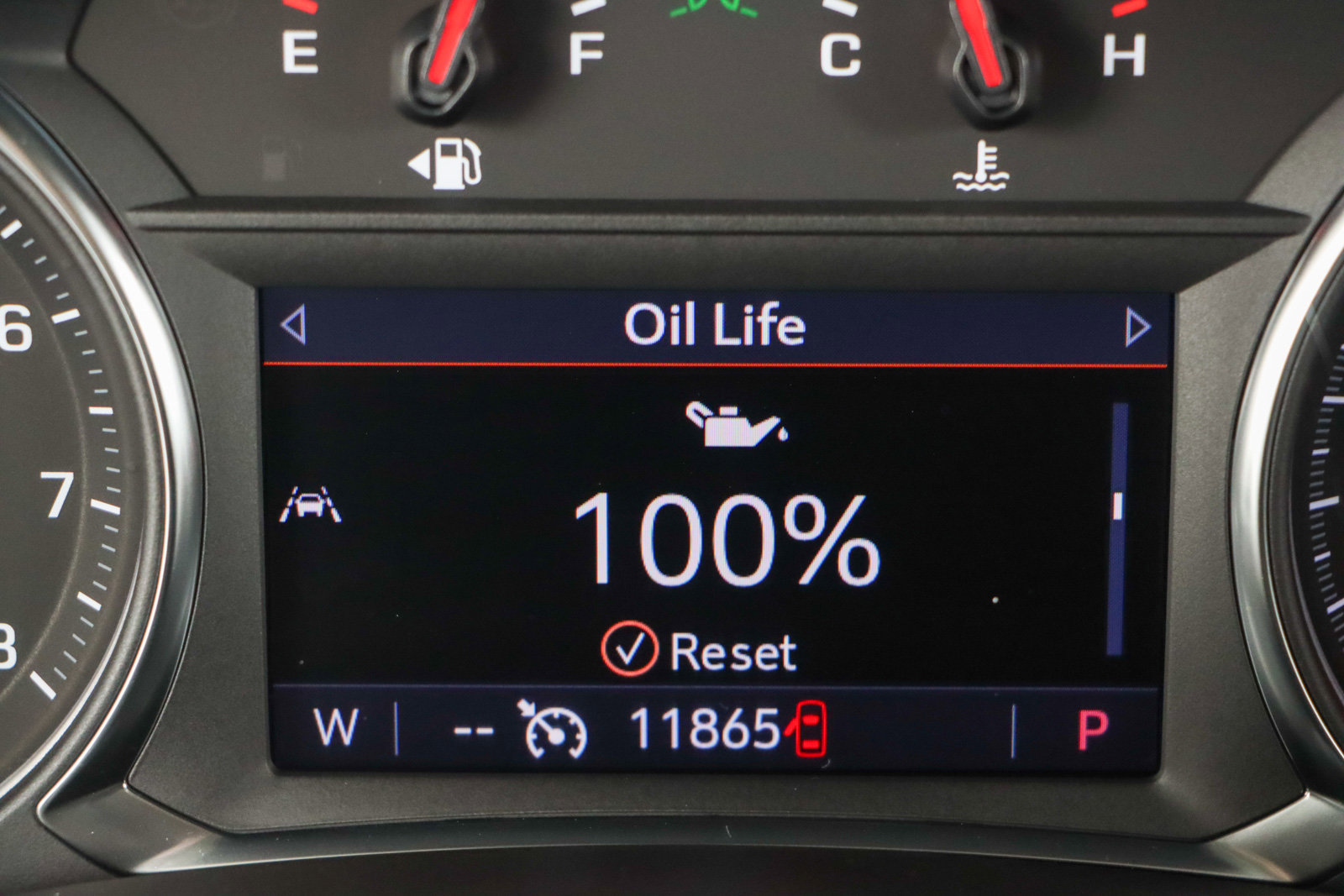 Used 2023 GMC Terrain SLT w/ Elevation Edition image 16