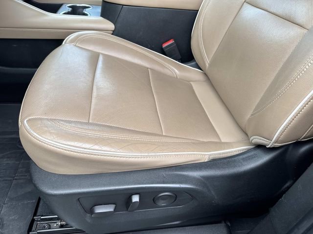 Used 2021 Chevrolet Suburban Premier w/ Premium Package image 22