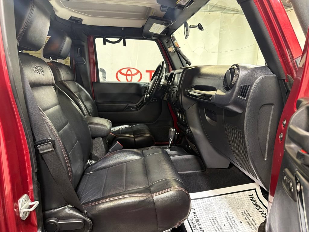 Used 2012 Jeep Wrangler Unlimited Sahara AWD/4WD image 10