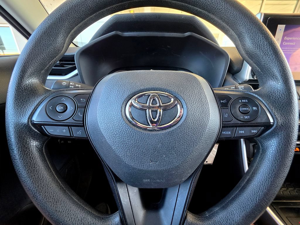 Used 2025 Toyota RAV4 LE AWD/4WD image 14