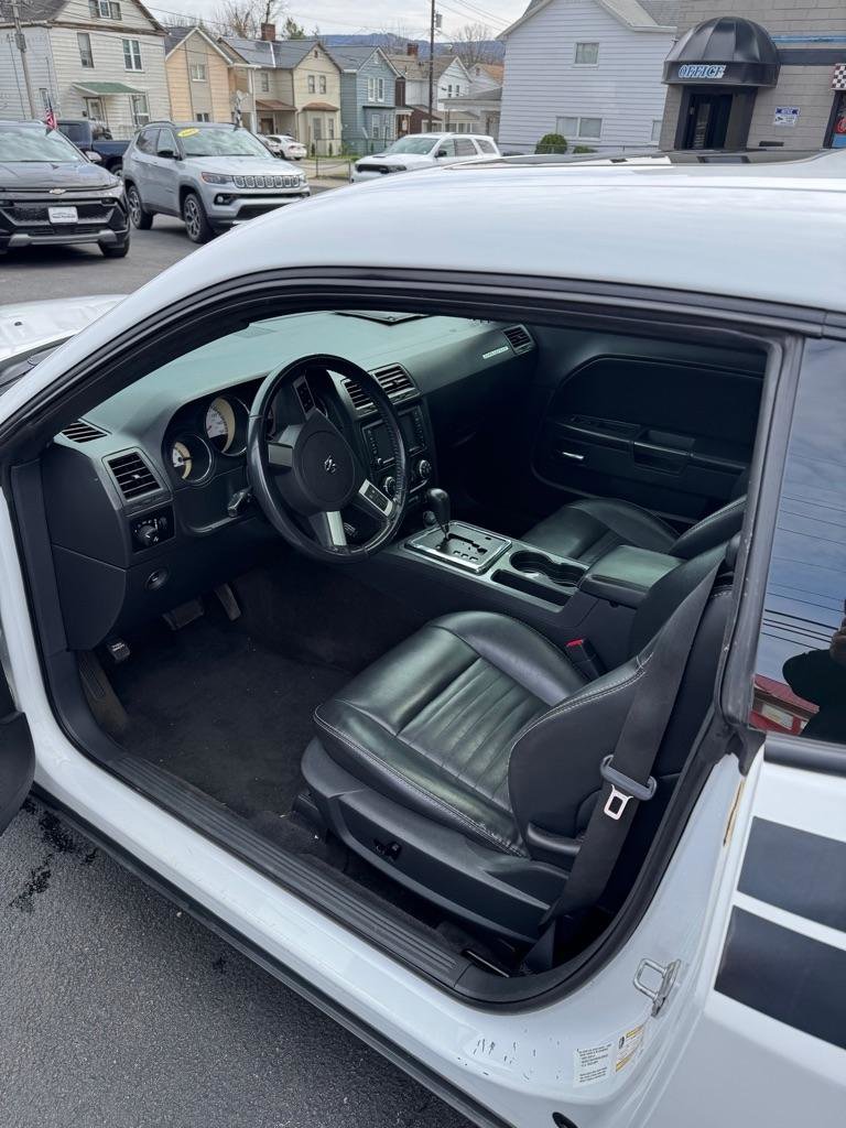 Used 2010 Dodge Challenger R/T RWD image 9