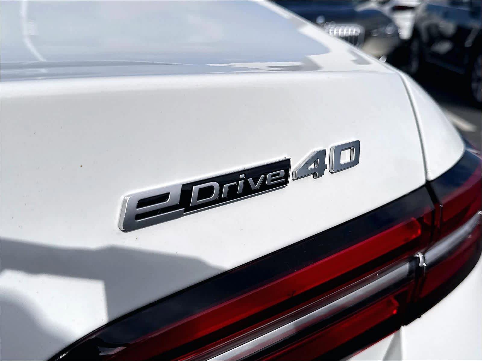 Used 2025 BMW i5 eDrive40i w/ M Sport Package RWD image 24