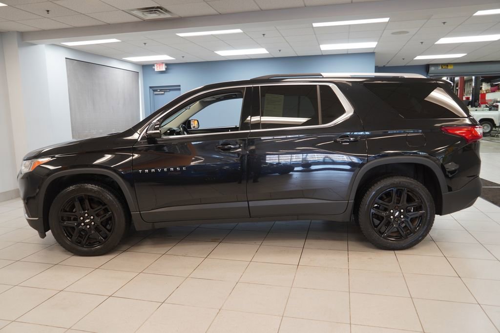Used 2018 Chevrolet Traverse LT image 2