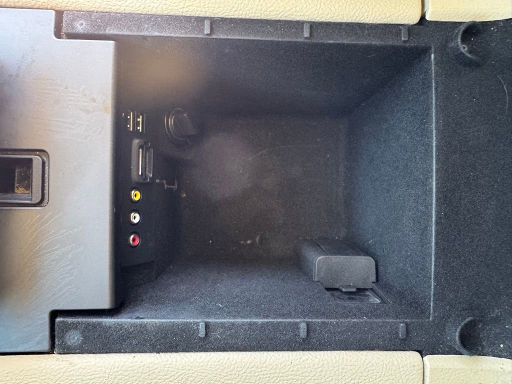 Used 2015 Ford Taurus Limited FWD image 21