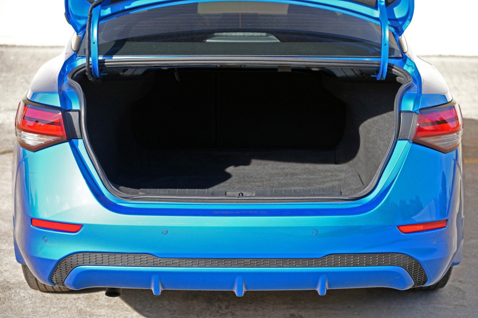 Used 2023 Nissan Sentra SV FWD image 9
