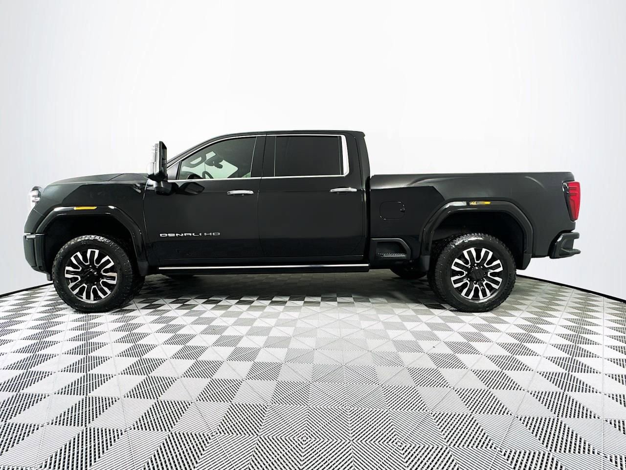 Used 2024 GMC Sierra 3500 Denali Ultimate image 16