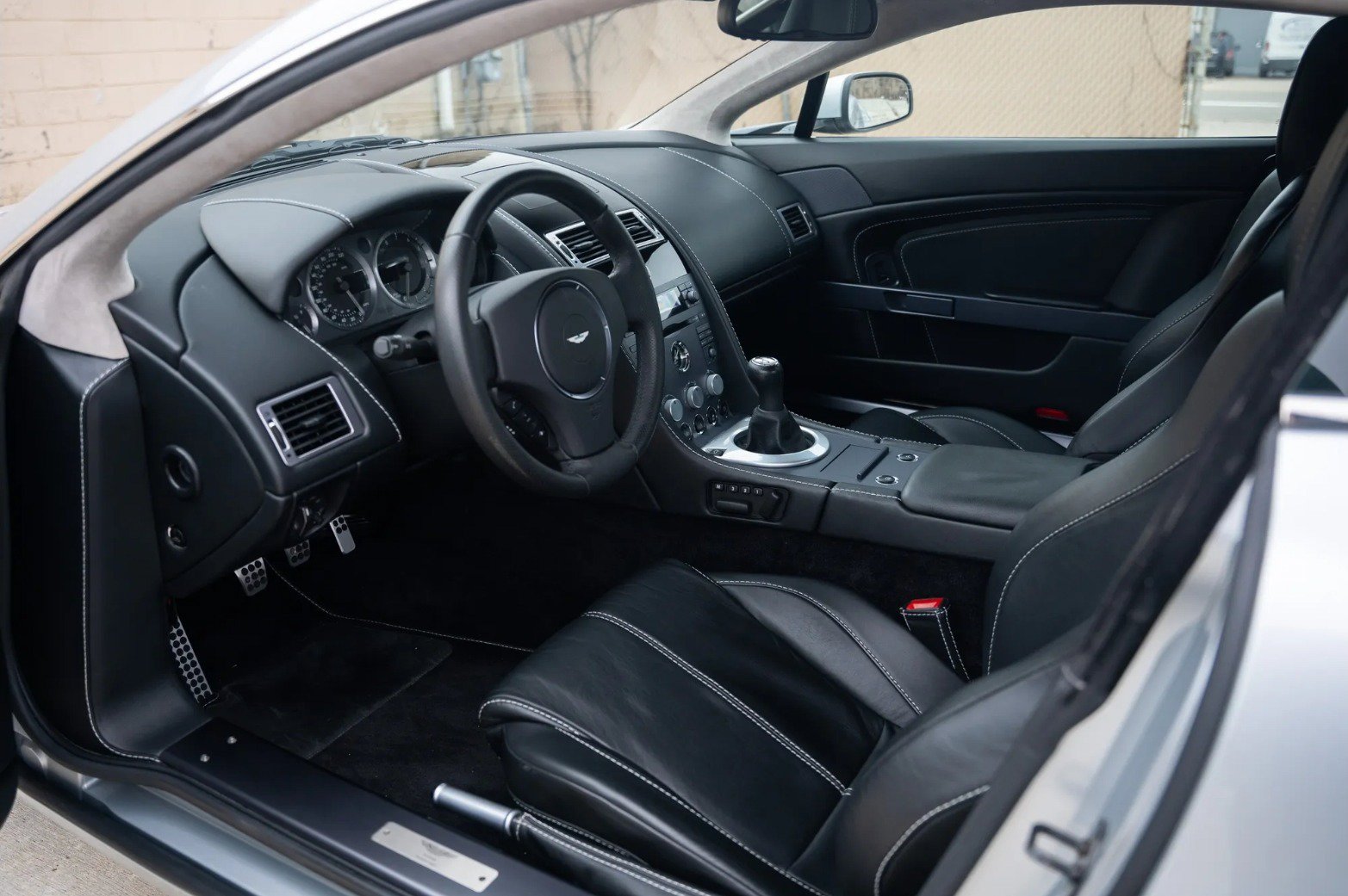 Used 2007 Aston Martin V8 Vantage Coupe RWD image 2