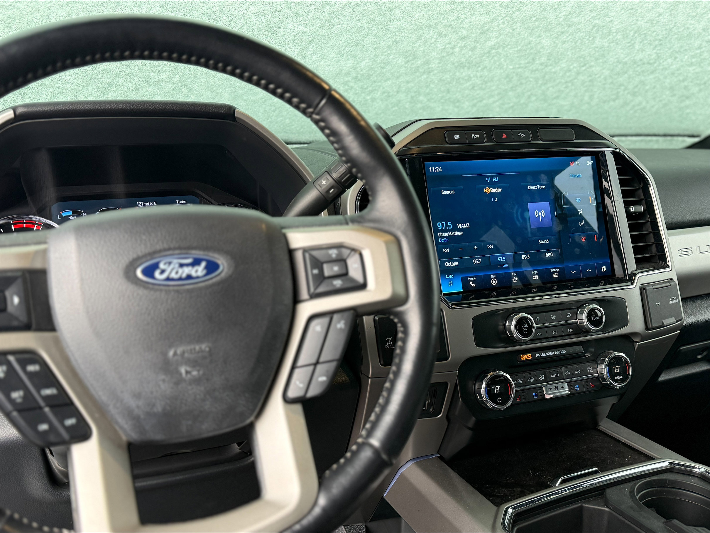 Certified 2022 Ford F250 Lariat w/ Black Appearance Package image 9