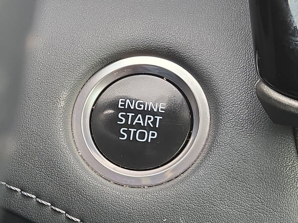 Used 2024 Toyota Highlander LE image 34