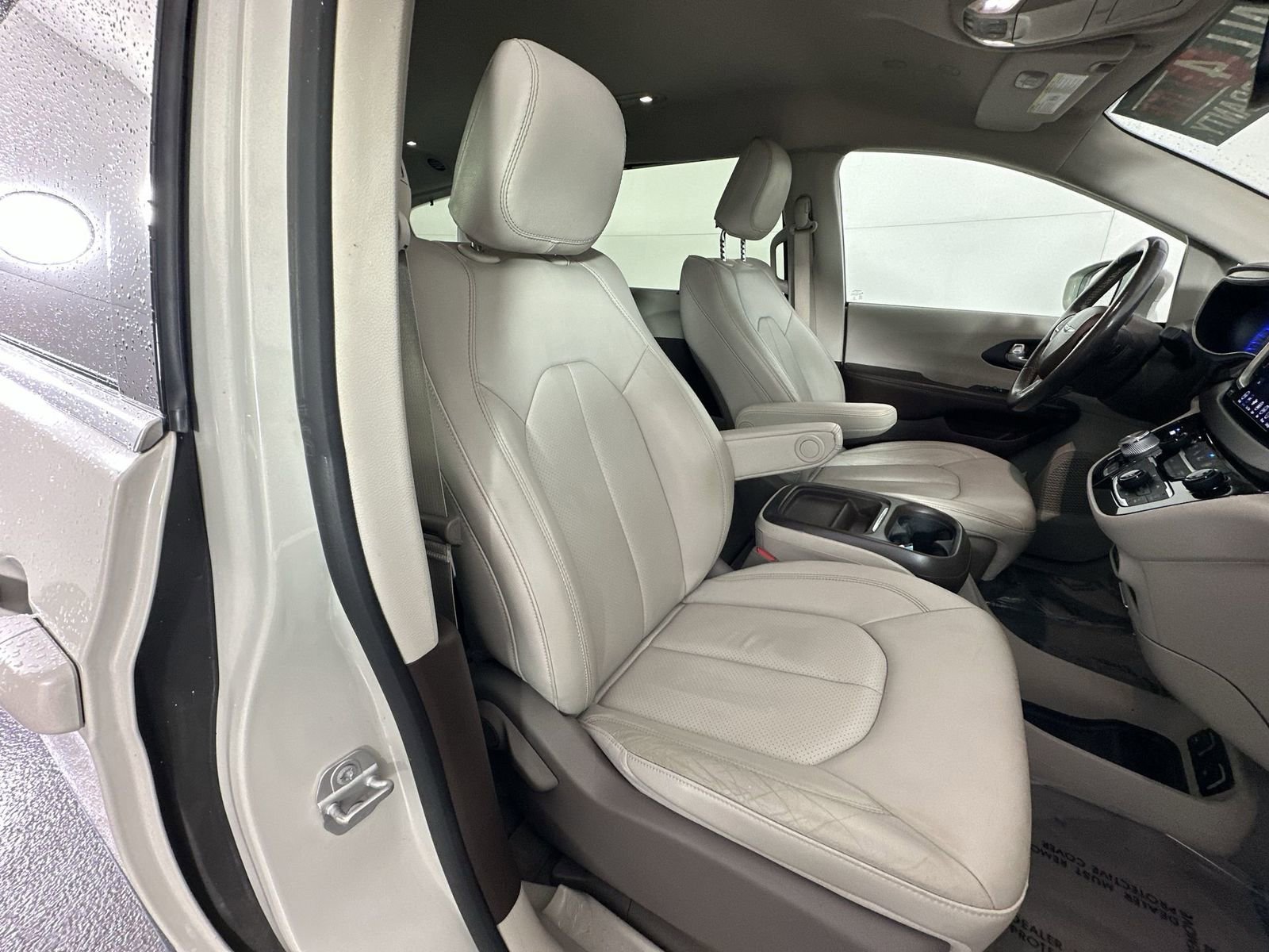 Used 2020 Chrysler Pacifica Touring-L w/ Tire & Wheel Group image 27