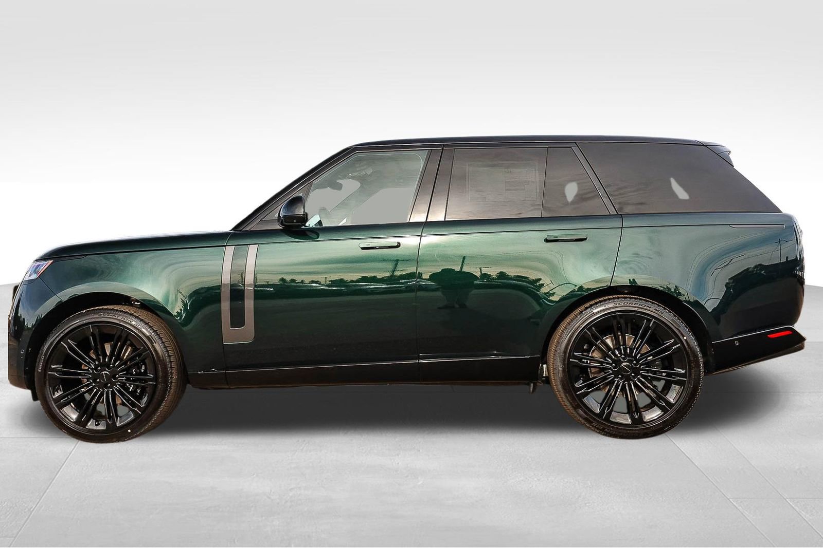 New 2026 Land Rover Range Rover SE image 8