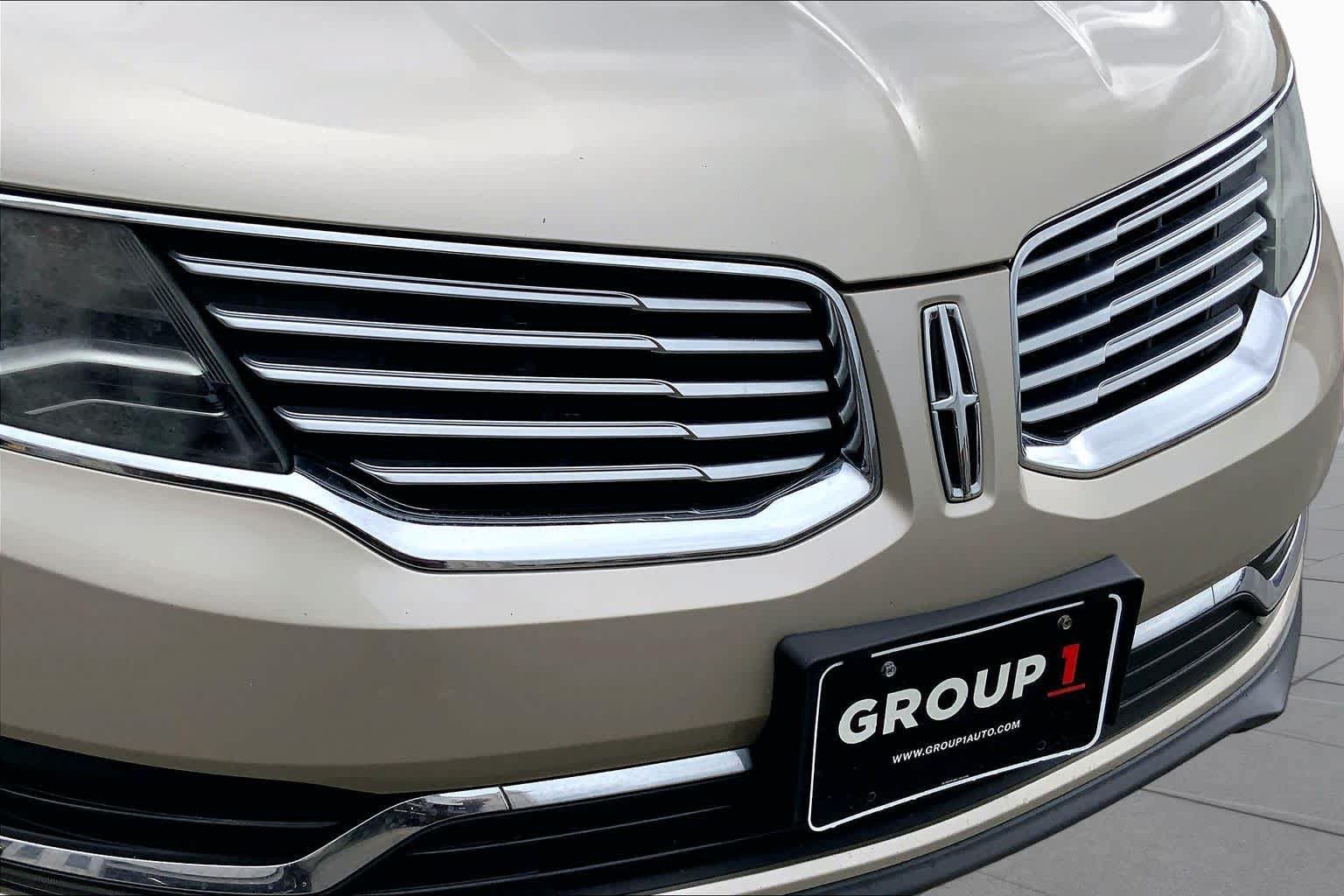 Used 2017 Lincoln MKX Reserve w/ Lincoln MKX Climate Package FWD image 28