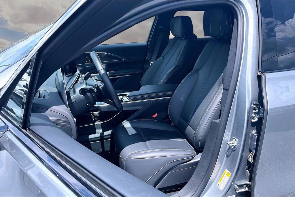 Certified 2024 Cadillac Lyriq Luxury AWD/4WD image 20