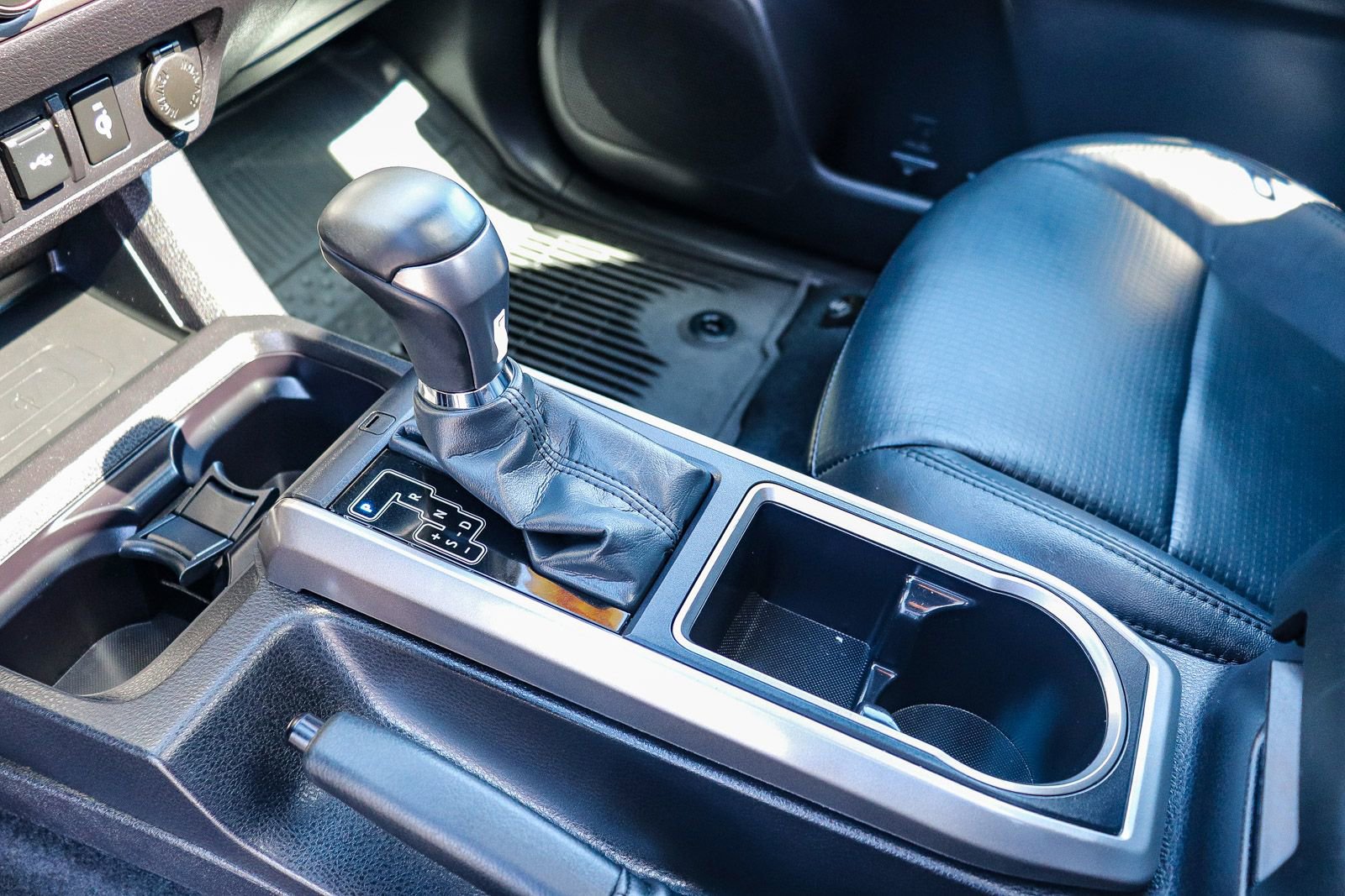 Used 2022 Toyota Tacoma Limited w/ Nightshade Package AWD/4WD image 24